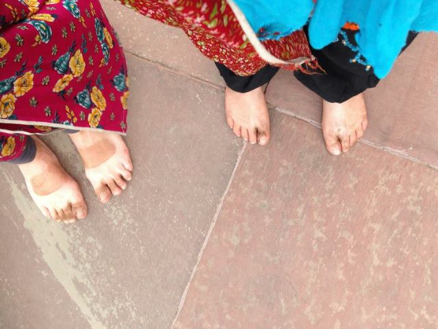 Delhi dirt + an awesome sandal tan.